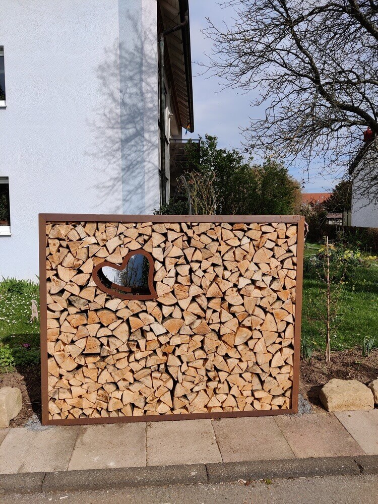 Kaminholzregal Herz als Gartenzaun